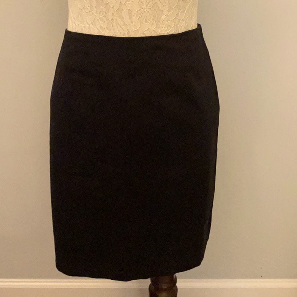 Perfect little black skirt